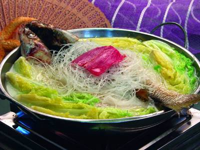 脂鱼烧大白菜锅仔