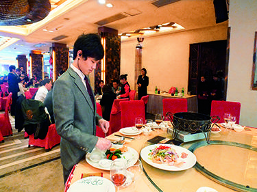 一道菜博得众人彩