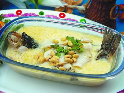 牛奶黄豆浸鲈鱼