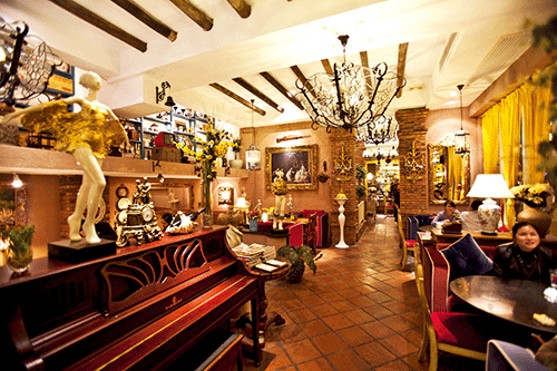 选址闹市背街有门道