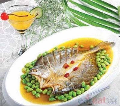 金鸡汤蒸干黄鱼配柠檬水