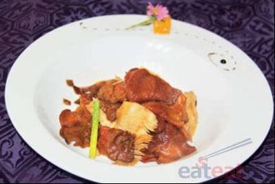 榆耳菌炒牛肚