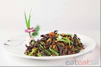 黑虎掌炒蜂蛹