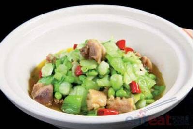 手捏菜青毛豆土鸡