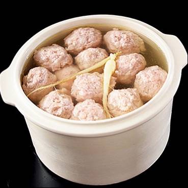 刀剁圆子蒸乳鸽