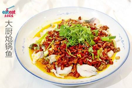 大厨炝锅鱼