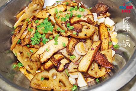 卤味下锅