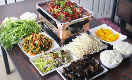 方法：火锅、烤鱼、老灶牛排混着卖