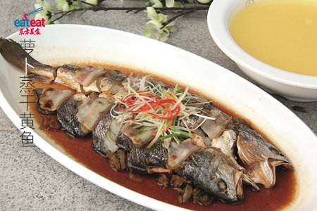 萝卜蒸干黄鱼