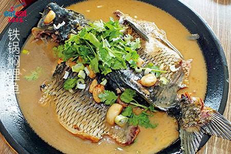 铁锅焖鲤鱼