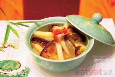 鲜海蜇皮五花肉炖土豆条