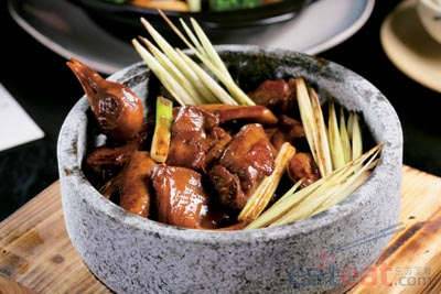 石锅香茅干逼乳鸽