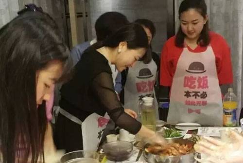 黄记煌：隆重推出“DIY焖锅”就餐新体验