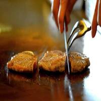 一家没有椅子的10平米小店，凭什么天天排队？