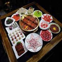 红运火锅：净利30% 流水10万 ，和海底捞打架