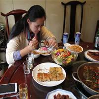 月倒闭1万家 一线城市餐厅敢玩吗？