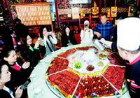 武汉：吃虾季月底拉开 知名虾馆陆续开业