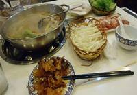 辣莊火锅：被曝牛血冒充鸭血 包贝尔道歉