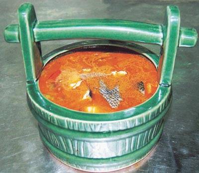泡菜茶树菇鱼杂汤