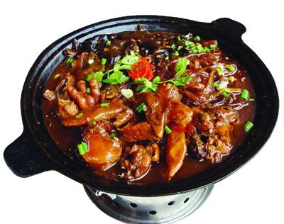 铁锅山鸡炖蘑菇