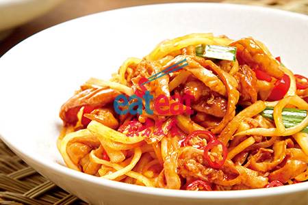 老坛酸萝卜炒肥肠：火到爆棚！