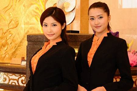 方法：麦当劳胜经：三流的员工，二流的管理者，一流的流程