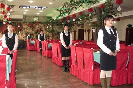 方法：这家餐厅人气不足，四位同行这样支招解决！