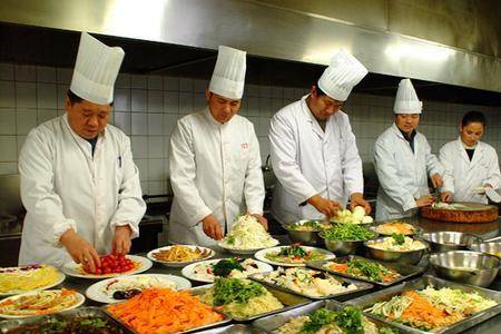 方法：一位狼性厨师长的管理原则就是要淘汰人渣！