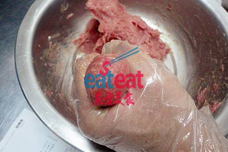 肉滑如何摔打有弹性？