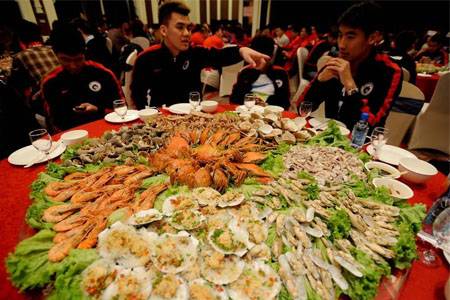 方法：后厨20人 如何搞定100桌婚宴？