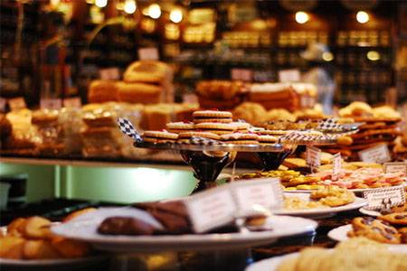 方法：淡季高价收虾 花钱养住顾客