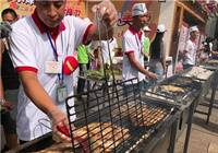 新疆：“布尔津味道”美食节开幕 