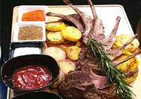 南昌：万达城违规建设美食街