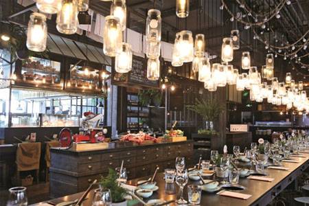 方法：在绿蔬中拍卖食材 让甜点与火锅相伴