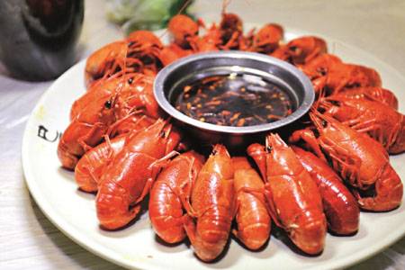 方法：少品类 多口味  环境两年一翻新