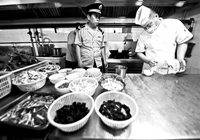 北京：三家集体食堂防蝇不力