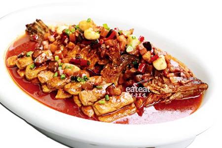 商臭鳜鱼焖毛豆腐