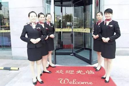 方法：餐厅迎宾三句话，将顾客拉进店里