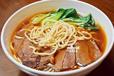 台湾牛肉面:牛肉面汤单独烹制！