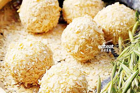 燕麦汤圆：裹匀麦片更清香！