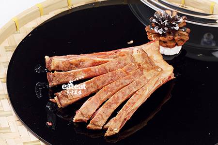 红松塔熏羔羊排