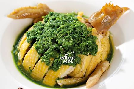 白切鸡：葱姜捣碎成蘸料！