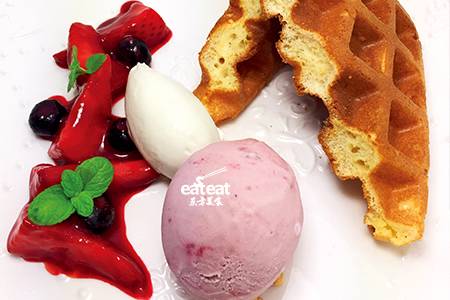 肉桂窝夫配红莓雪糕