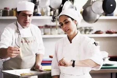 制度：炉灶厨师的岗位职责