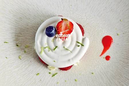 奶油水果蛋白饼