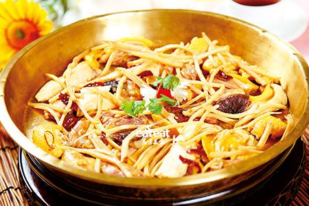 铜盘蒸菜：榨菜配土鸡！