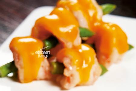 金汁芦笋虾：虾球披瓜泥！