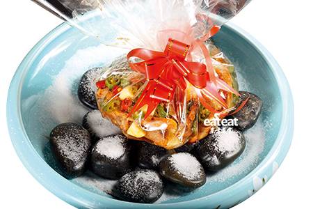 宫保无骨鸭掌：先卤再爆炒！