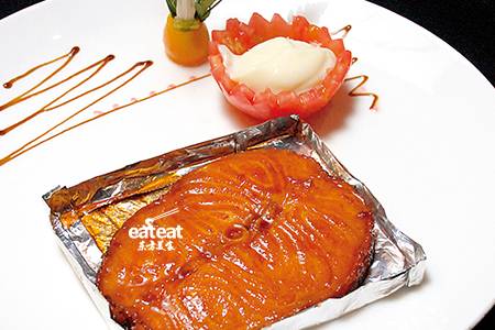 用腌料汁煎鳕鱼更入味！