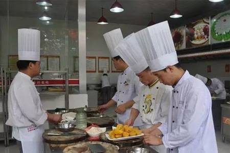 方法：总厨这样对待厨房小弟，后厨才能稳定